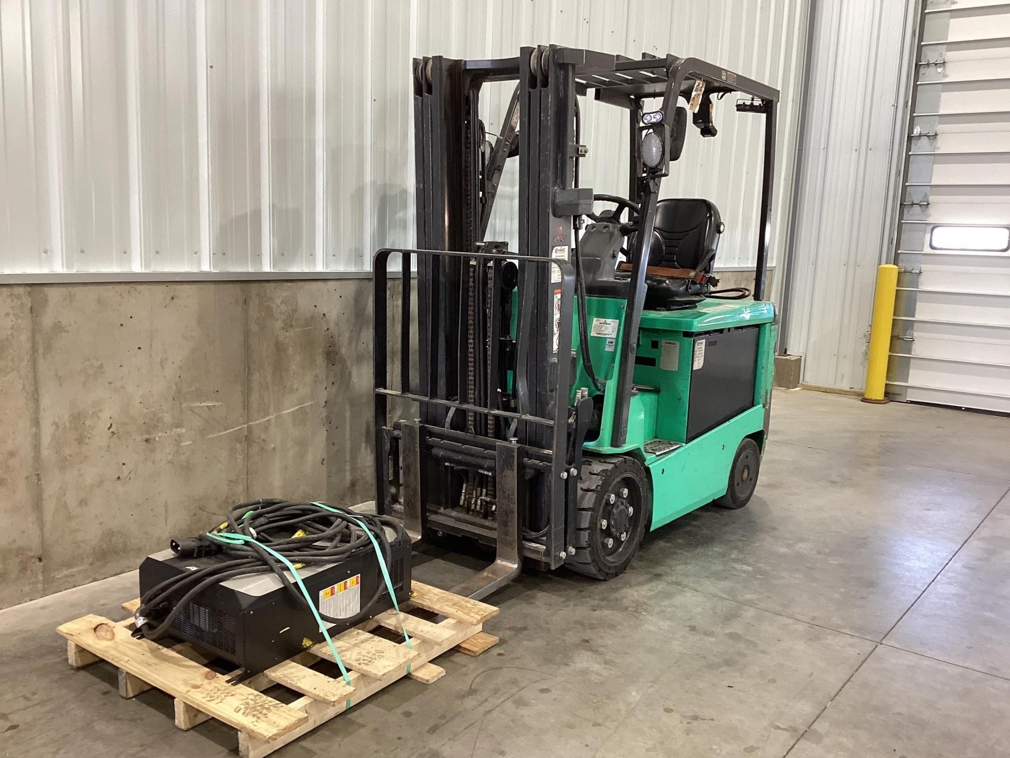 2012 Mitsubishi FBC25EN Equipment Image0