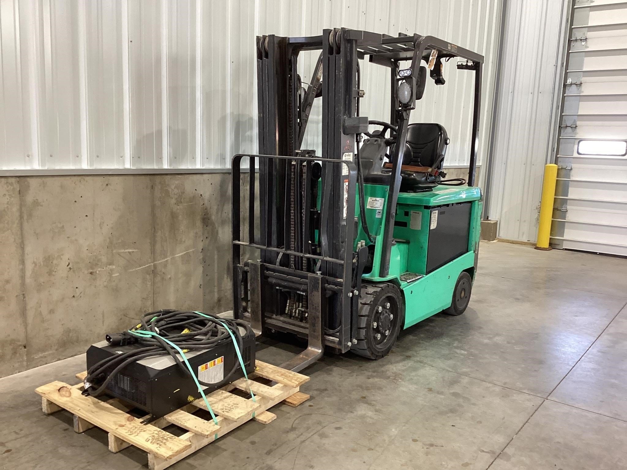 2012 Mitsubishi FBC25EN Equipment Image0