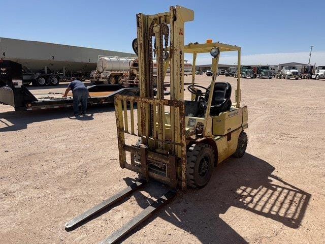 Mitsubishi FD25 Equipment Image0