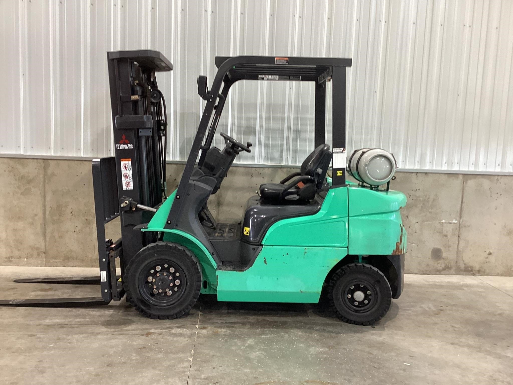 2021 Mitsubishi FG25N Equipment Image0