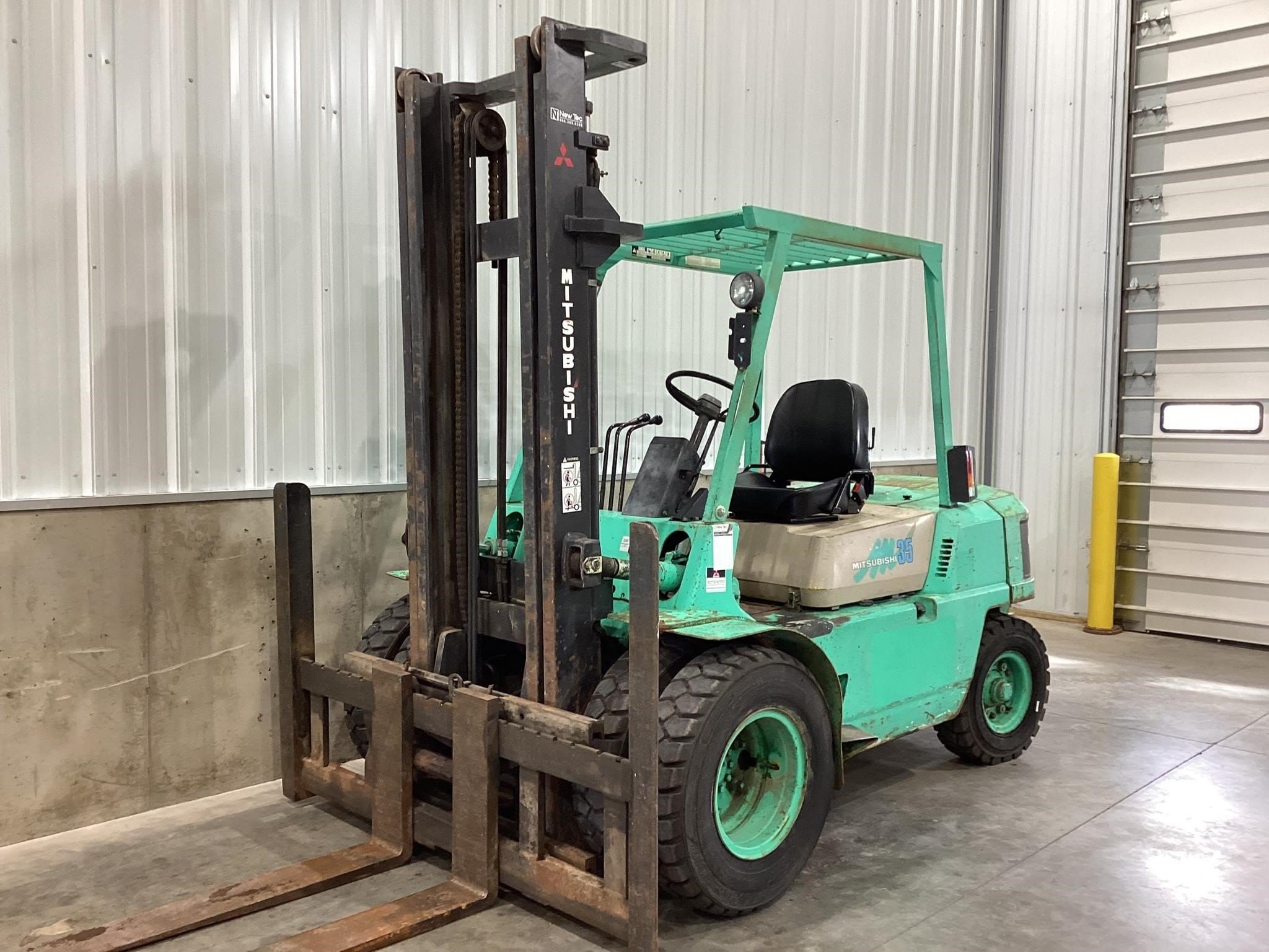 1997 Mitsubishi FG35 Equipment Image0