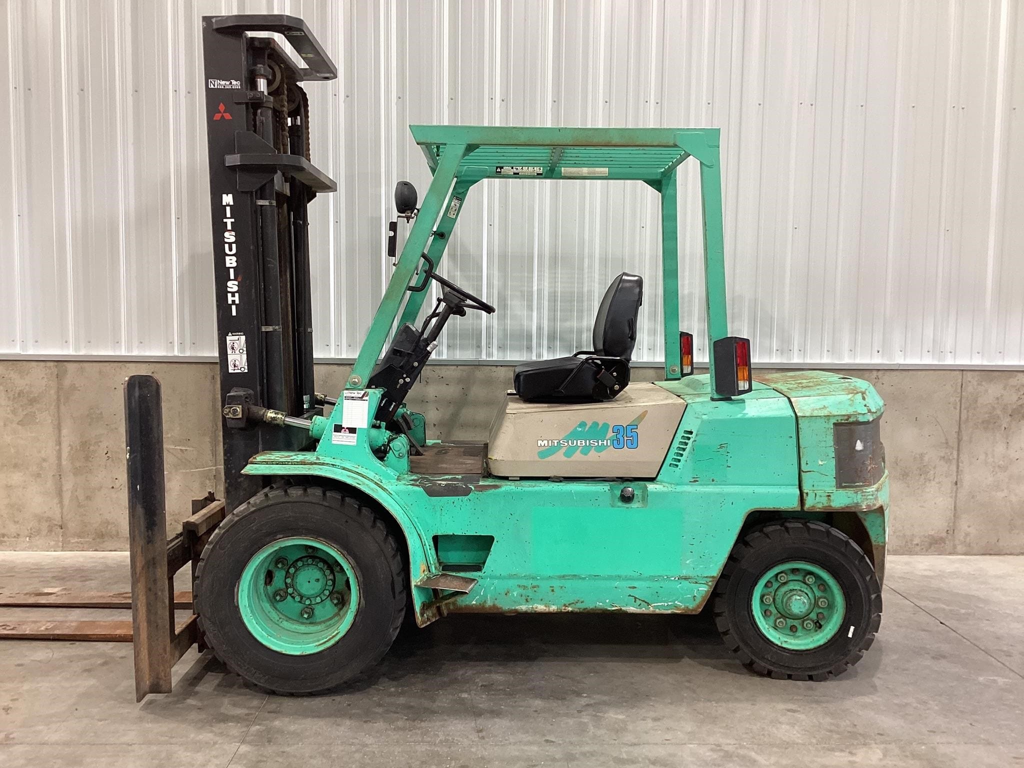 1997 Mitsubishi FG35 Image