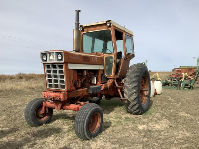 Image of International Harvester 1066 equipment image 1