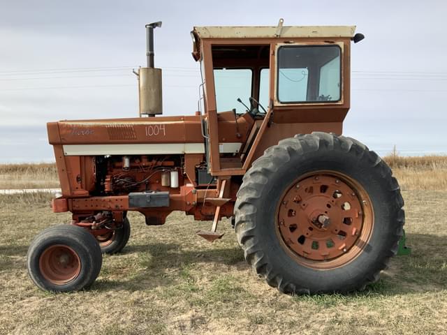 Image of International Harvester 1066 equipment image 2