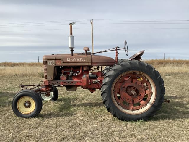 Image of Farmall M equipment image 1