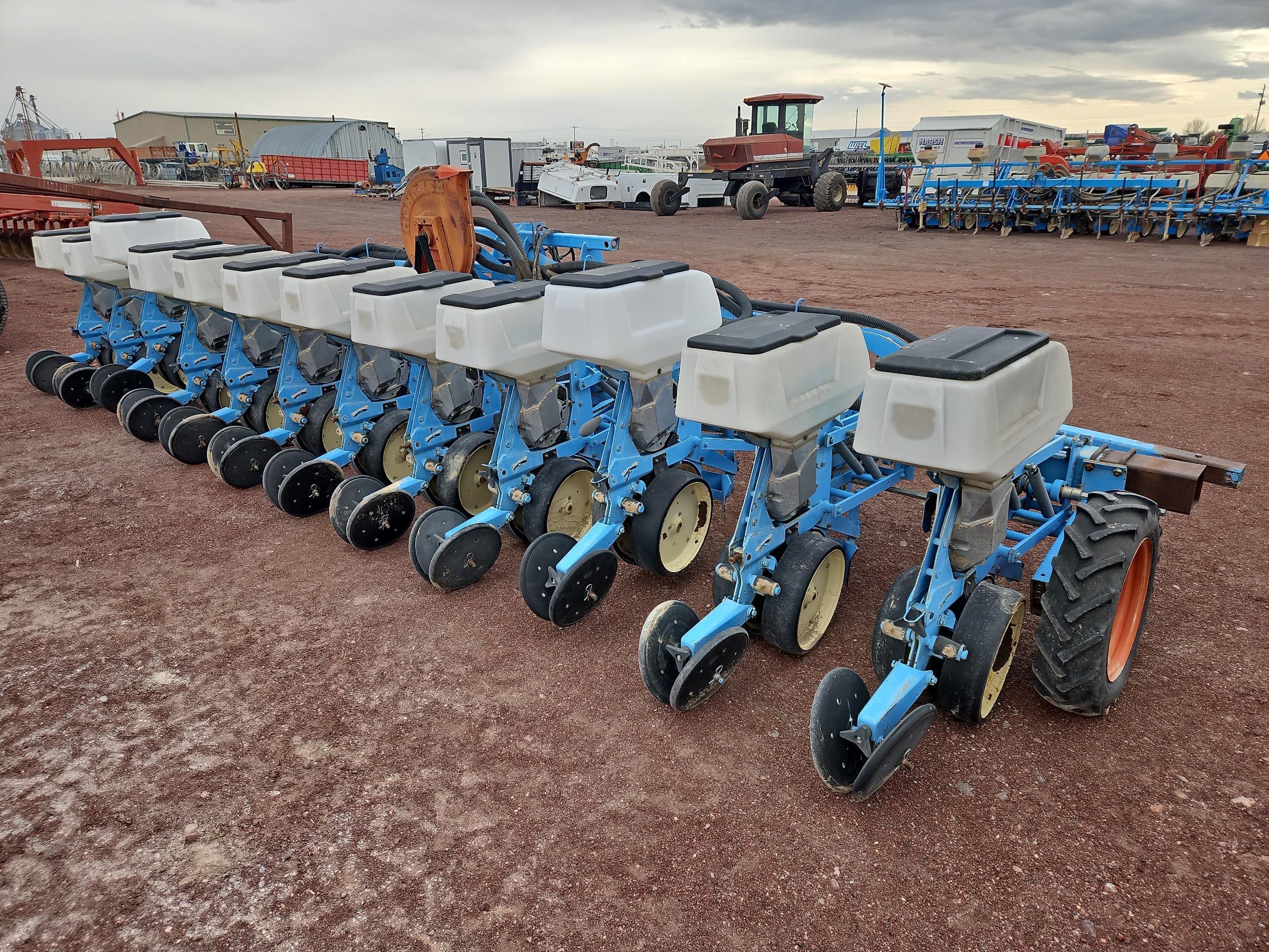 SOLD - Monosem NG Plus Lot No. 2579 Planting with 12 Rows | Tractor Zoom