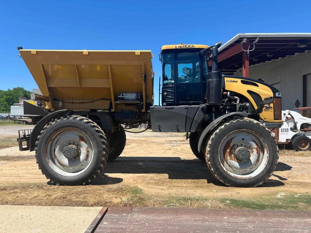 2018 RoGator RG1100C Equipment Image0