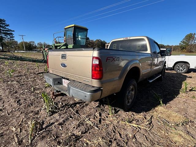 Image of Ford F-250 equipment image 2