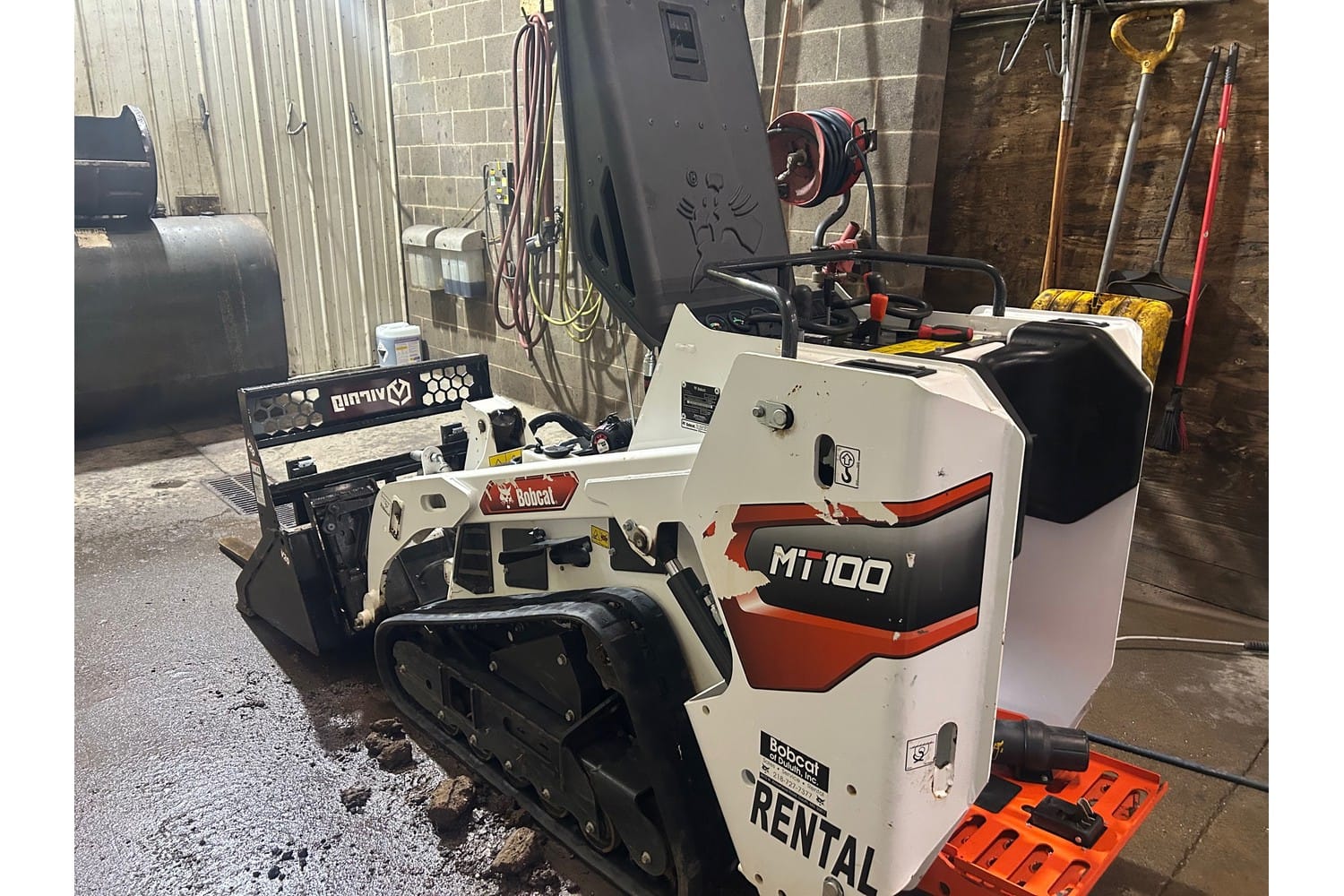 Bobcat MT100 Equipment Image0