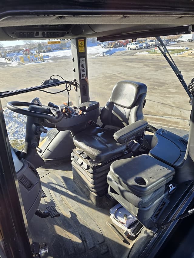 Image of Challenger MT875E equipment image 4