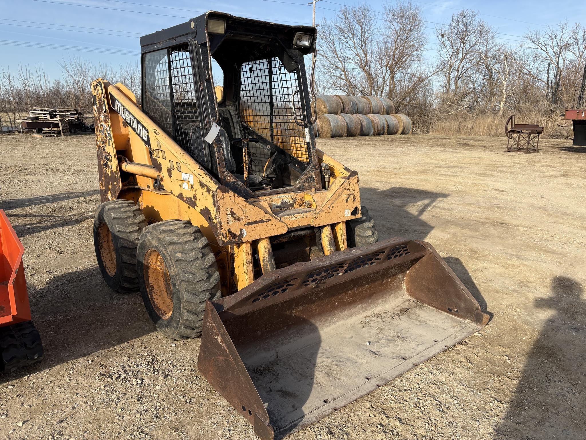 Mustang 2050 Equipment Image0