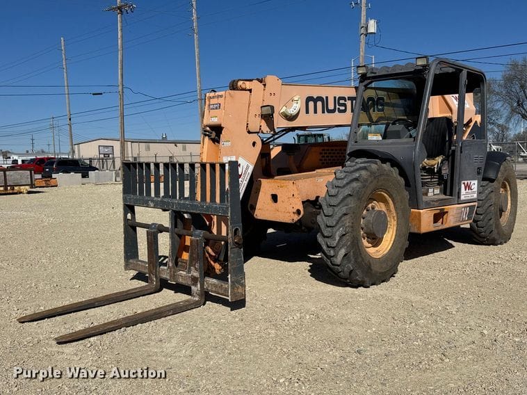 Mustang 742 Equipment Image0