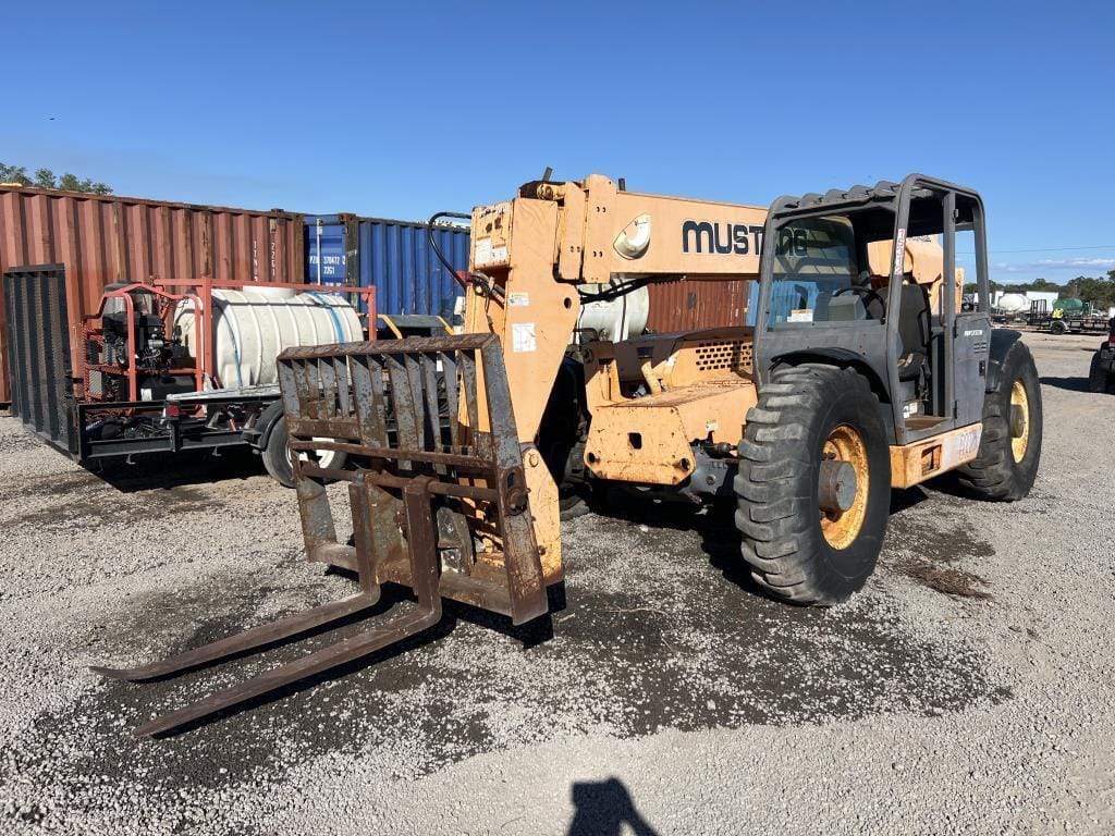 Mustang 944 Equipment Image0