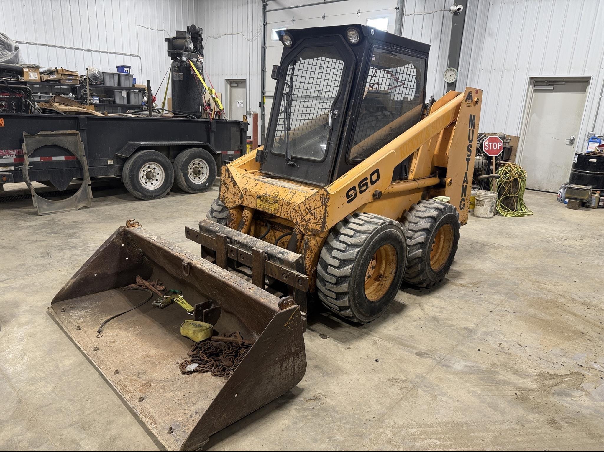 Mustang 960 Equipment Image0