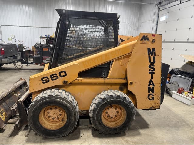 Image of Mustang 960 equipment image 1