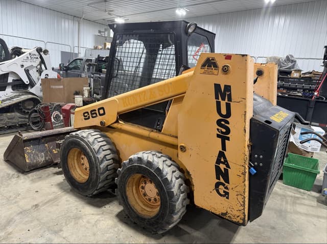 Image of Mustang 960 equipment image 2