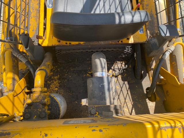 Image of Mustang 320 equipment image 4