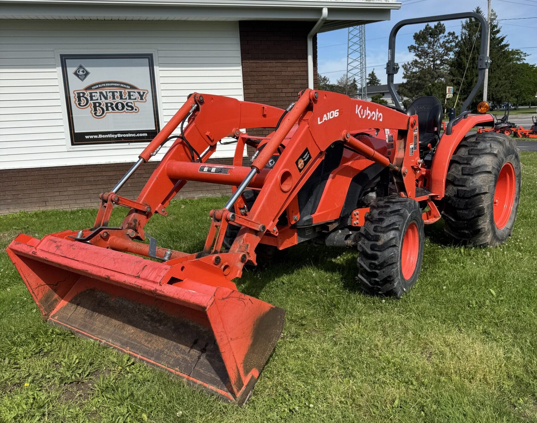 2021 Kubota MX5400HST Equipment Image0