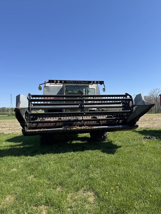 Image of Gleaner N5 equipment image 2