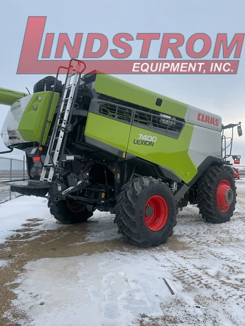 Image of CLAAS Lexion 7400 equipment image 2