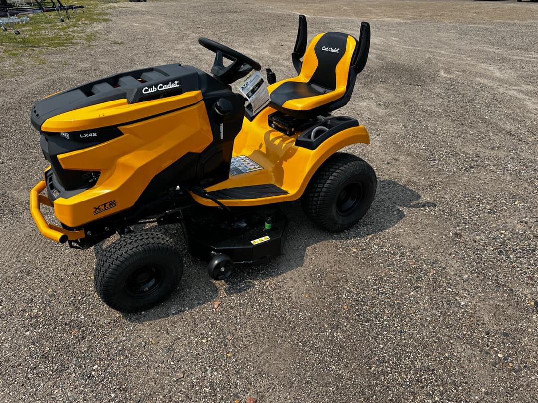 Image of Cub Cadet XT2 LX42 Primary image