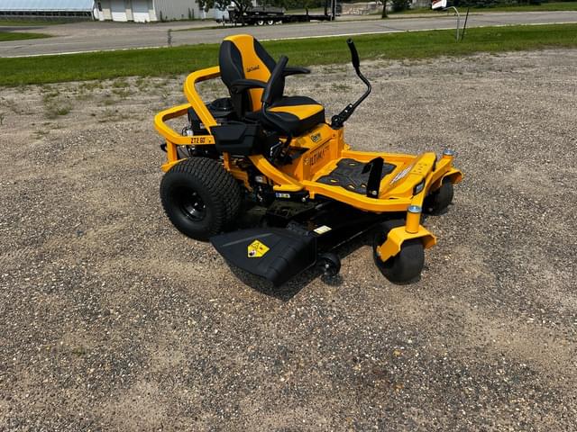 Image of Cub Cadet Ultima ZT2 equipment image 3