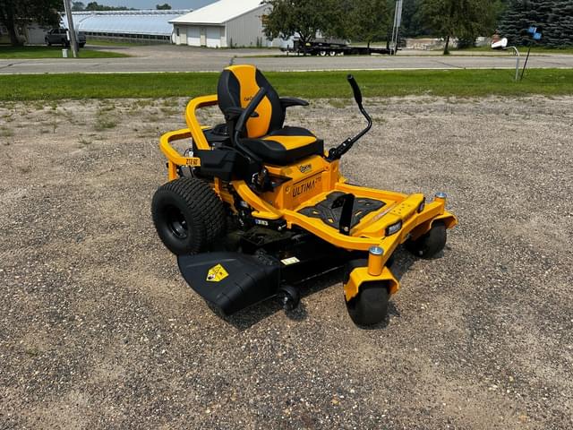 Image of Cub Cadet Ultima ZT2 equipment image 2