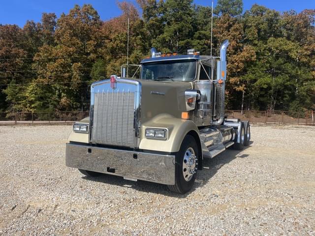 Image of Kenworth W900L equipment image 2