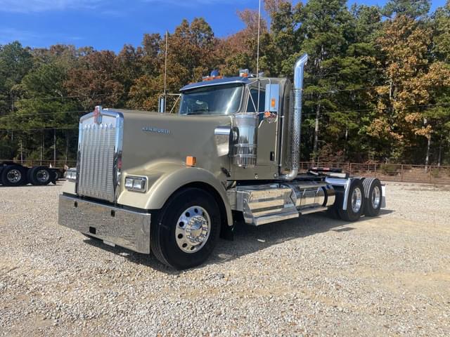 Image of Kenworth W900L equipment image 1