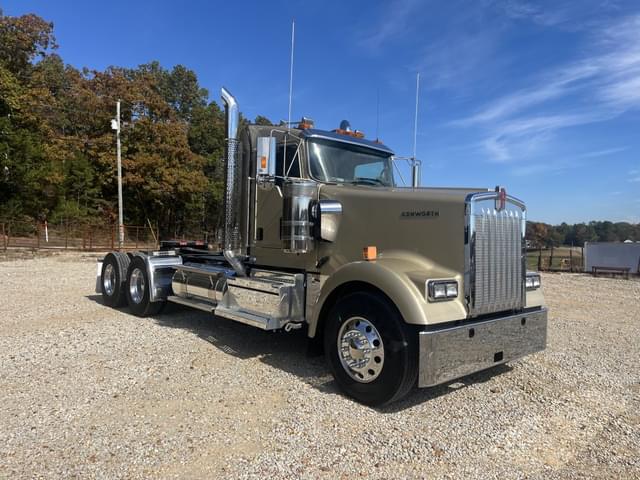 Image of Kenworth W900L equipment image 4