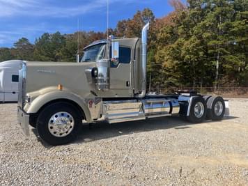 Main image Kenworth W900L