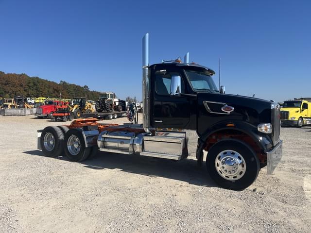 Image of Peterbilt 567 equipment image 4