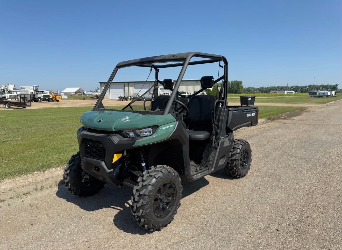 2025 Can-Am Defender DPS HD10 Equipment Image0
