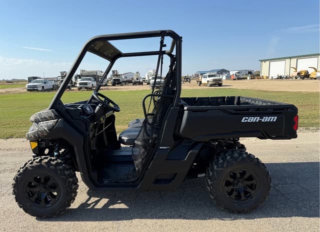 Image of Can-Am Defender DPS HD7 equipment image 1