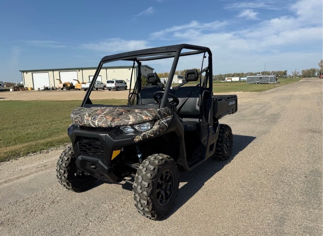 Image of Can-Am Defender DPS HD7 Primary image