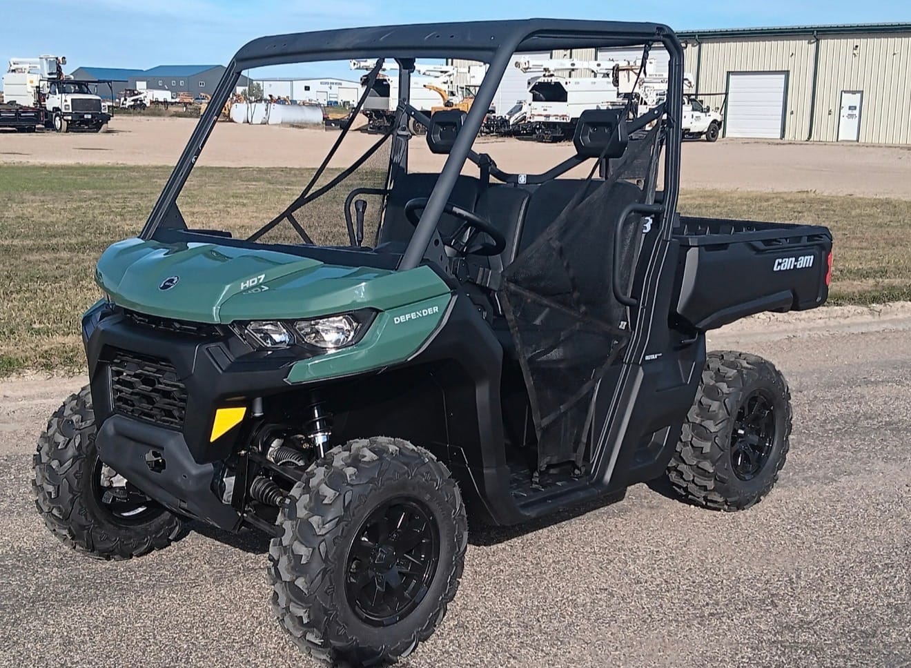 2025 Can-Am Defender DPS HD7 Equipment Image0