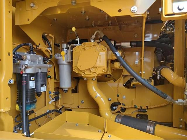 Image of Caterpillar 323 equipment image 4