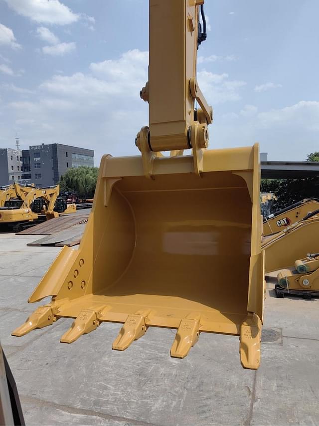 Image of Caterpillar 323 equipment image 2