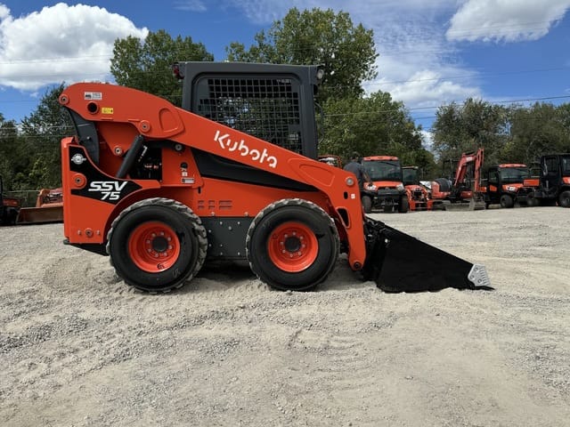 2025 Kubota SSV75HC Equipment Image0