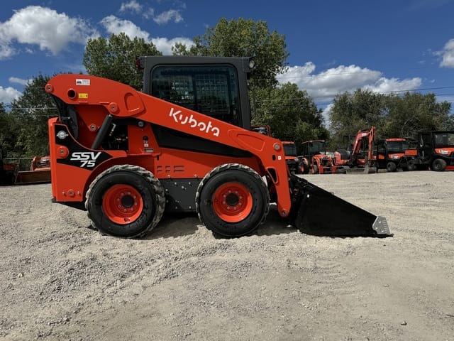 2025 Kubota SSV75PHC Equipment Image0