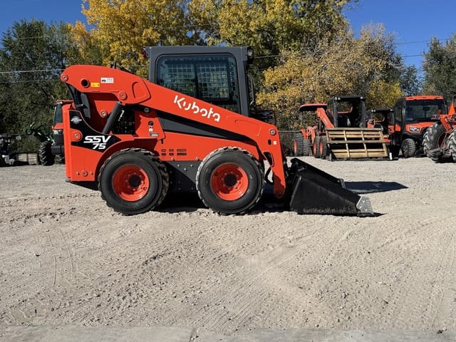 2025 Kubota SSV75PHFC Equipment Image0