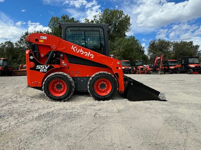 2026 Kubota SSV65PHC Equipment Image0