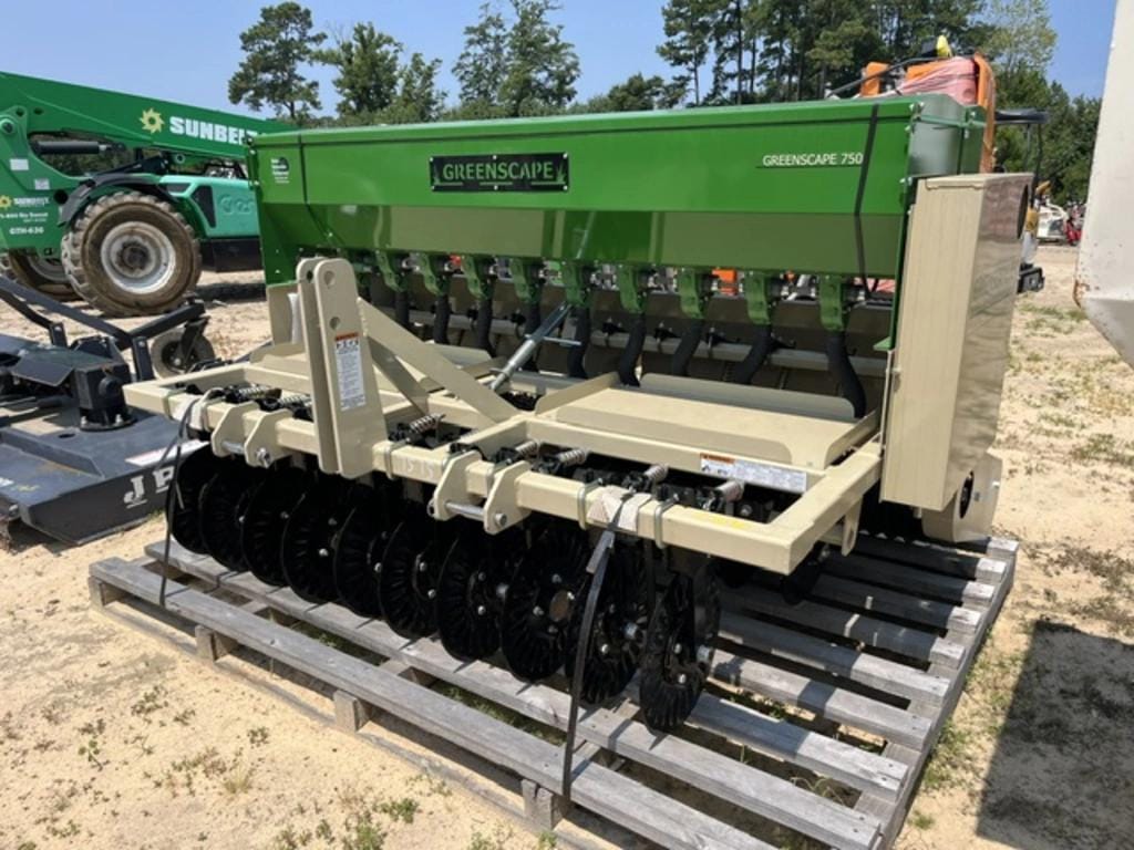 Greenscape 750 Equipment Image0