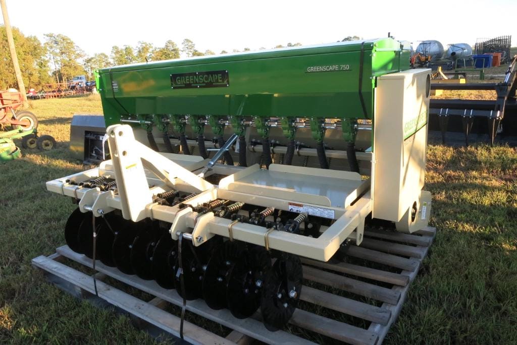 Greenscape 750 Equipment Image0