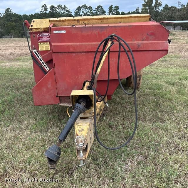 Image of New Holland 305 equipment image 1