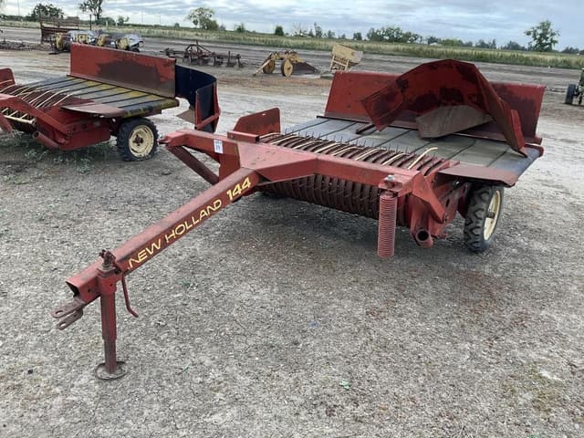 Image of New Holland 144 equipment image 2