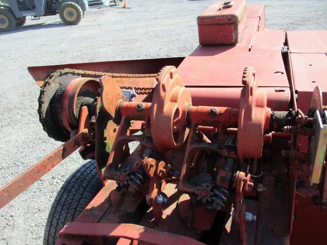 Image of New Holland Hayliner 268 equipment image 3