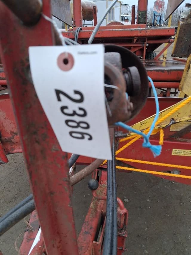 Image of New Holland 1002 equipment image 4