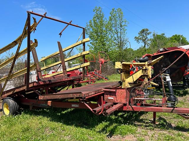 Image of New Holland 1002 equipment image 3
