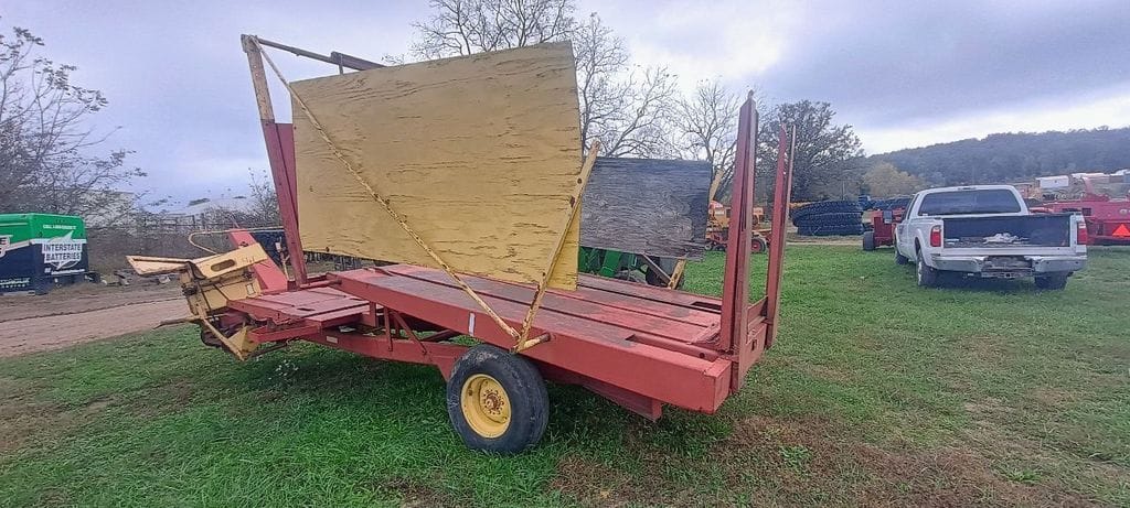 New Holland 1012 Equipment Image0